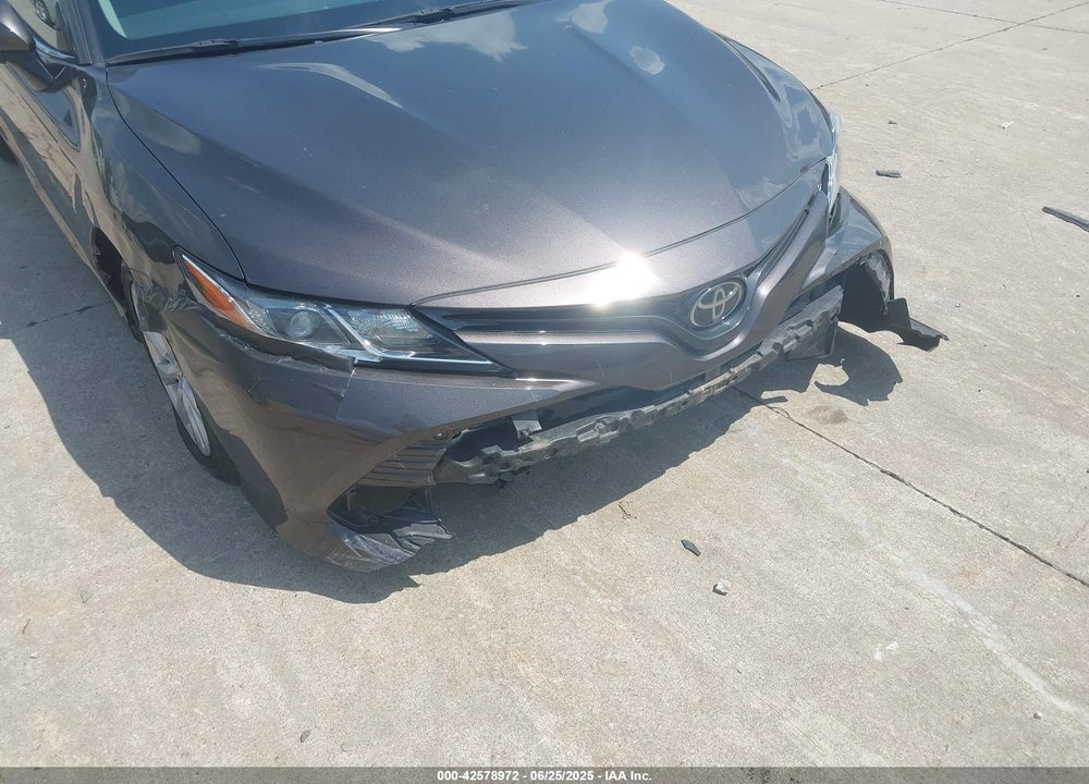 2018 TOYOTA CAMRY LE VIN: 4T1B11HK5JU140357