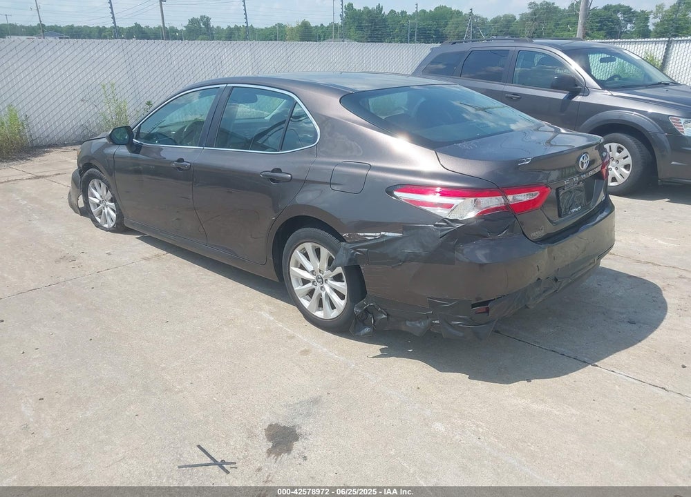 2018 TOYOTA CAMRY LE VIN: 4T1B11HK5JU140357