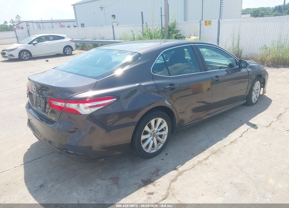 2018 TOYOTA CAMRY LE VIN: 4T1B11HK5JU140357