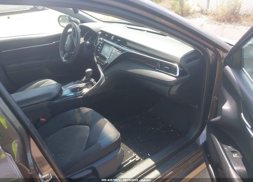 2018 TOYOTA CAMRY LE VIN: 4T1B11HK5JU140357