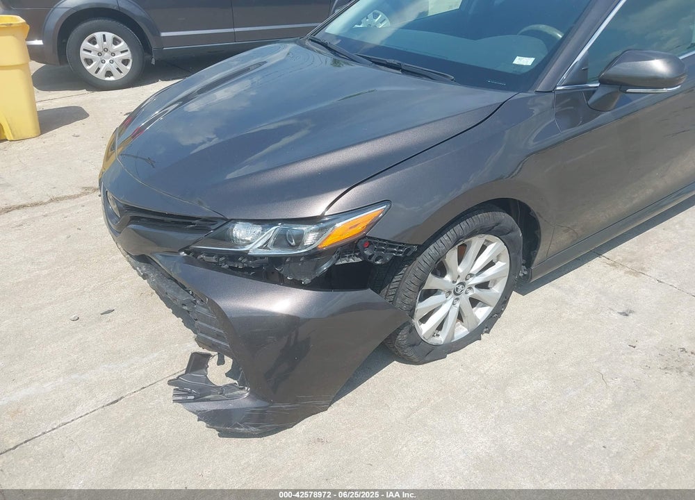 2018 TOYOTA CAMRY LE VIN: 4T1B11HK5JU140357