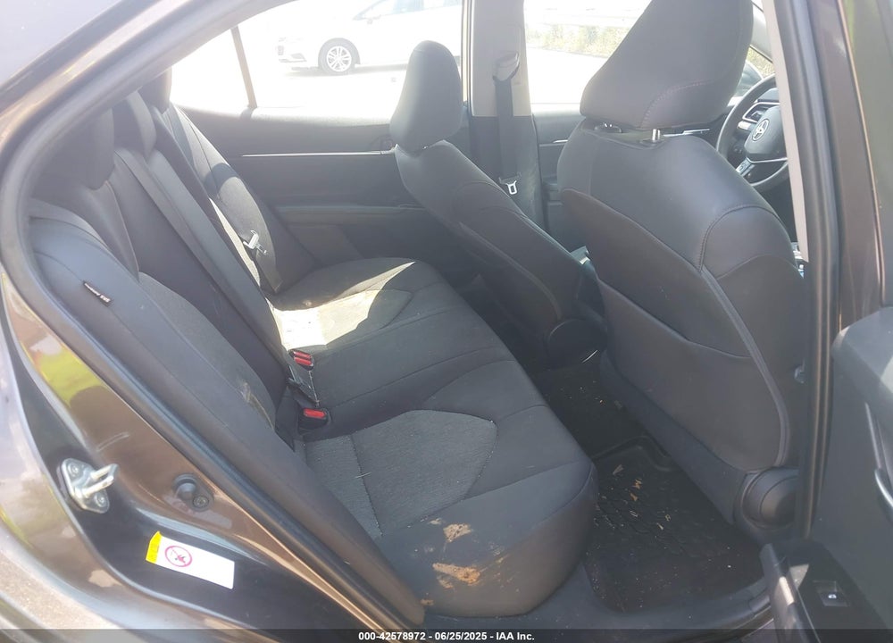 2018 TOYOTA CAMRY LE VIN: 4T1B11HK5JU140357