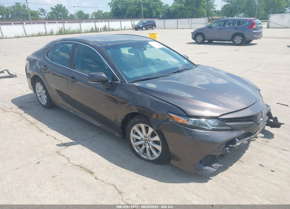 2018 TOYOTA CAMRY LE VIN: 4T1B11HK5JU140357