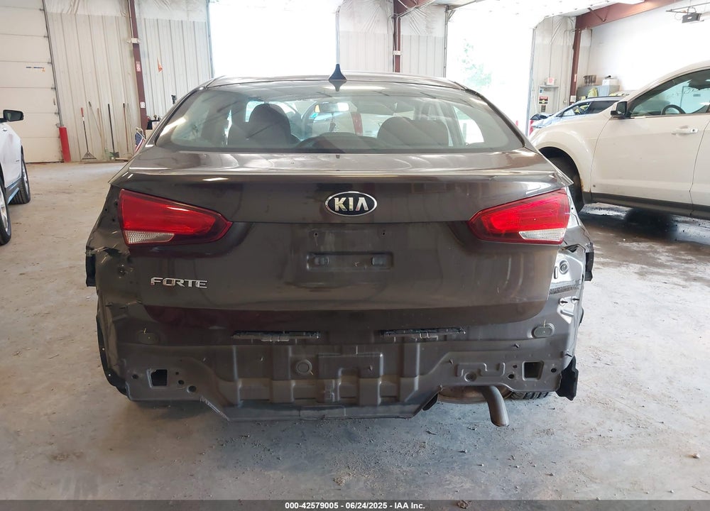 2018 KIA FORTE VIN: 3KPFK4A72JE192196