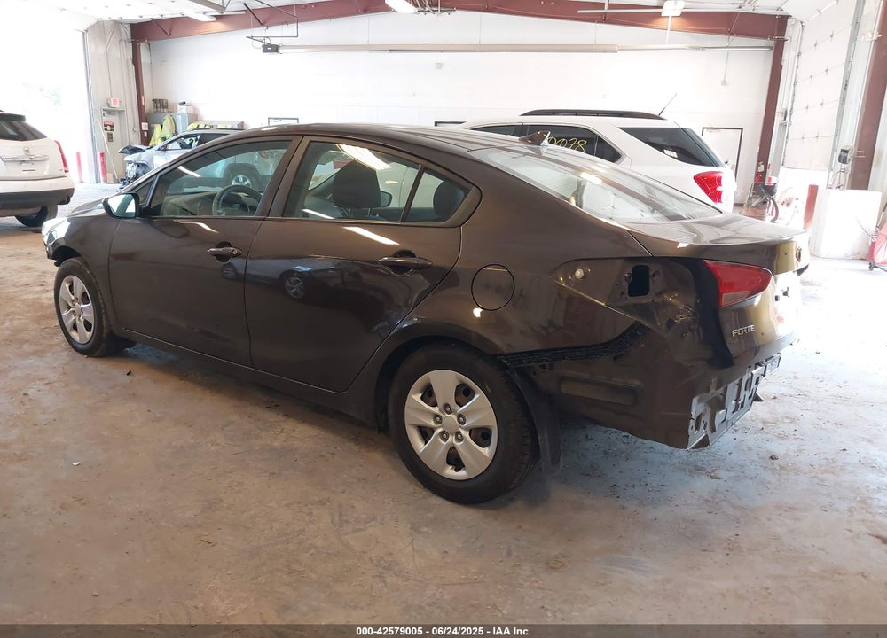 2018 KIA FORTE VIN: 3KPFK4A72JE192196