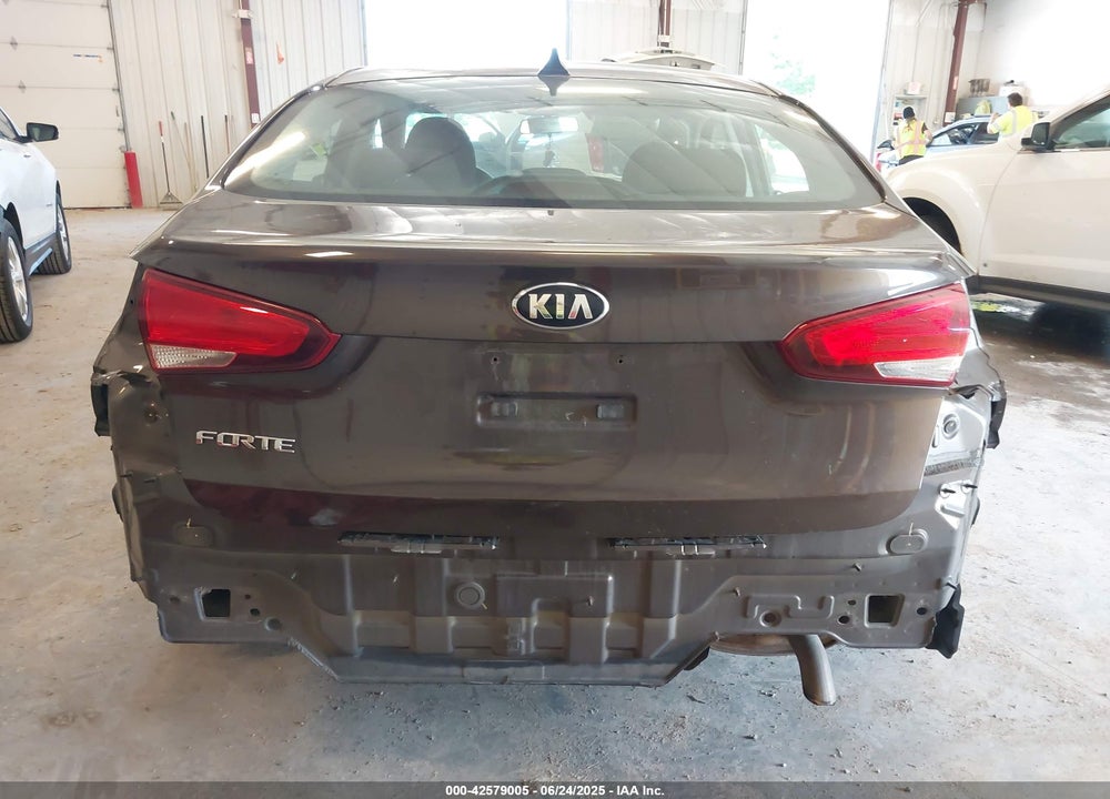 2018 KIA FORTE VIN: 3KPFK4A72JE192196