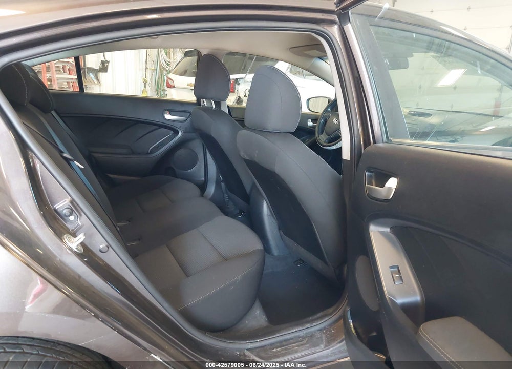 2018 KIA FORTE VIN: 3KPFK4A72JE192196