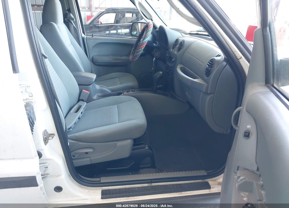 2007 JEEP LIBERTY VIN: 1J4GL48K97W670098