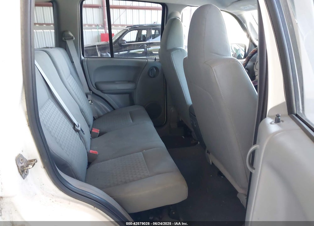 2007 JEEP LIBERTY VIN: 1J4GL48K97W670098