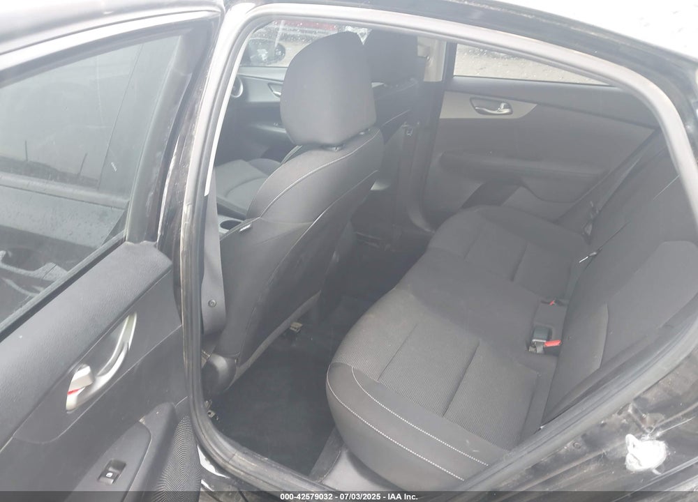 2021 KIA FORTE VIN: 3KPF24AD1ME401759
