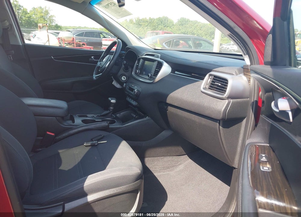 2019 KIA SORENTO VIN: 5XYPGDA31KG470531