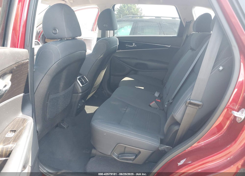 2019 KIA SORENTO VIN: 5XYPGDA31KG470531