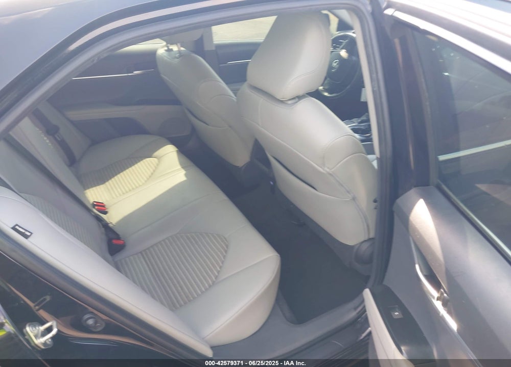 2019 TOYOTA CAMRY VIN: 4T1B11HK2KU268136