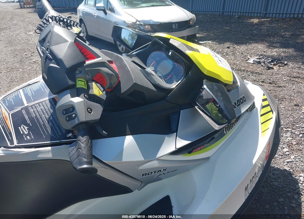 2017 SEA DOO RXT-300 VIN: 00000YDV12081C717