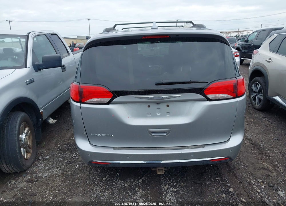 2017 CHRYSLER PACIFICA TOURING L VIN: 2C4RC1BG1HR613311