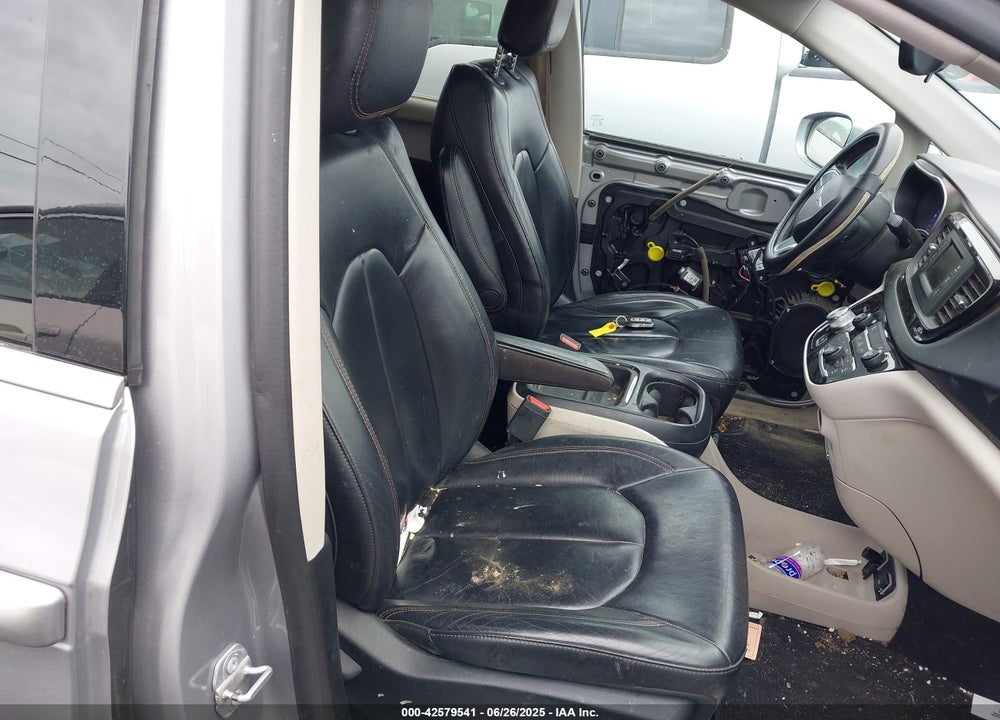 2017 CHRYSLER PACIFICA TOURING L VIN: 2C4RC1BG1HR613311
