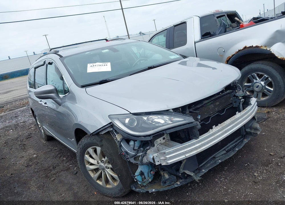 2017 CHRYSLER PACIFICA TOURING L VIN: 2C4RC1BG1HR613311