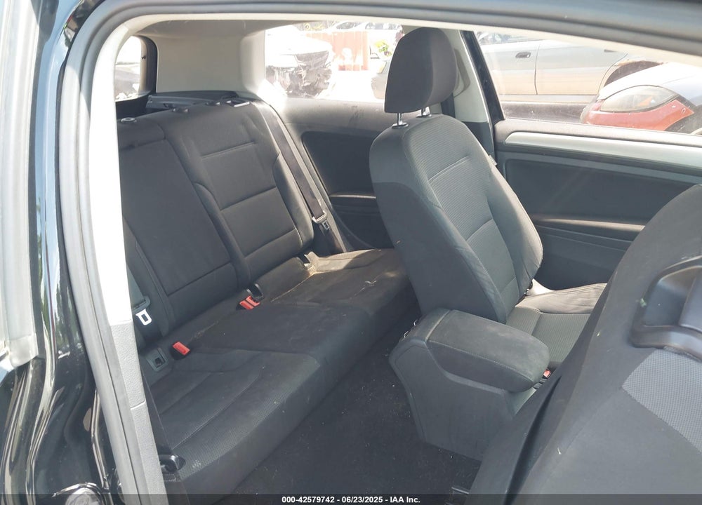 2015 VOLKSWAGEN GOLF LAUNCH EDITION 2-DOOR VIN: 3VW817AU2FM018190