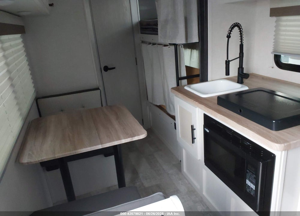 2024 FOREST RIVER FOREST VIN: 4X4TRP711RR209566