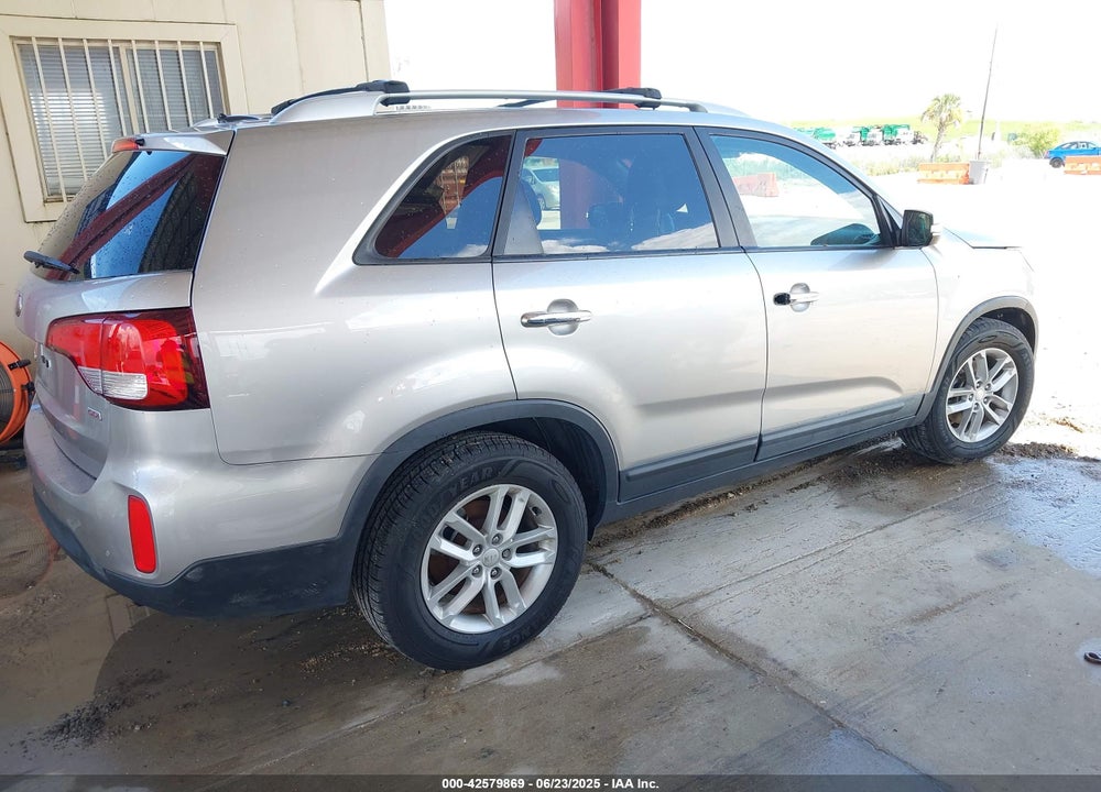 2014 KIA SORENTO LX VIN: 5XYKT4A65EG464543
