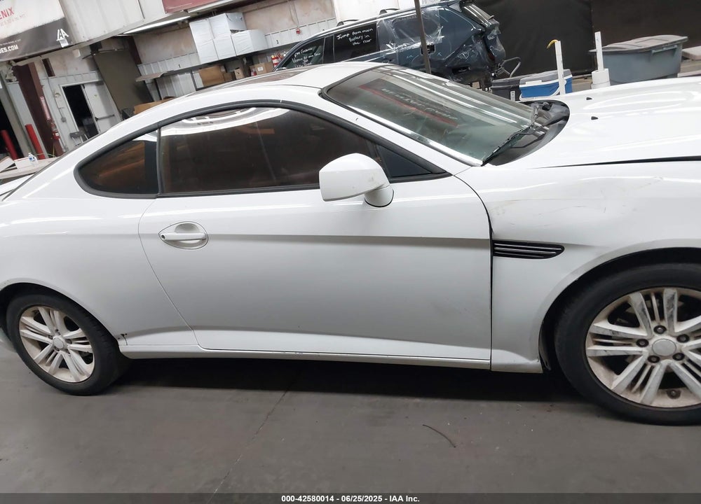 2008 HYUNDAI TIBURON VIN: KMHHM66D98U280005