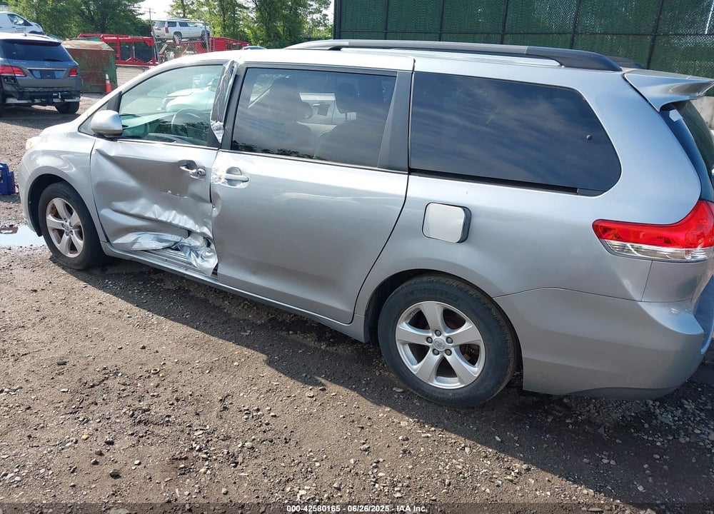 2014 TOYOTA SIENNA VIN: 5TDKK3DC2ES431811