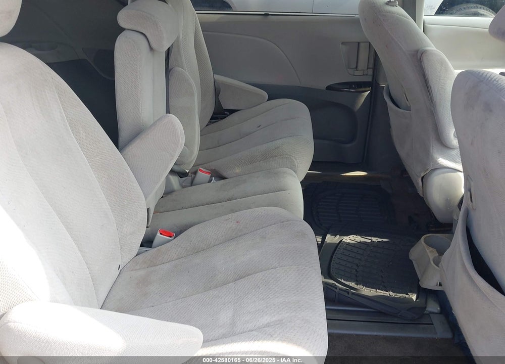 2014 TOYOTA SIENNA VIN: 5TDKK3DC2ES431811