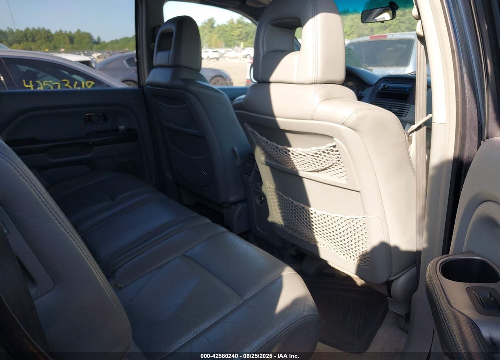 2004 HONDA PILOT EX-L VIN: 2HKYF18584H601219