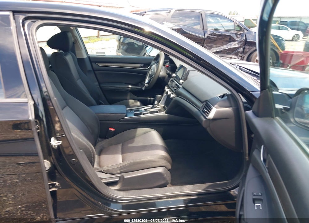 2019 HONDA ACCORD VIN: 1HGCV1F16KA105788