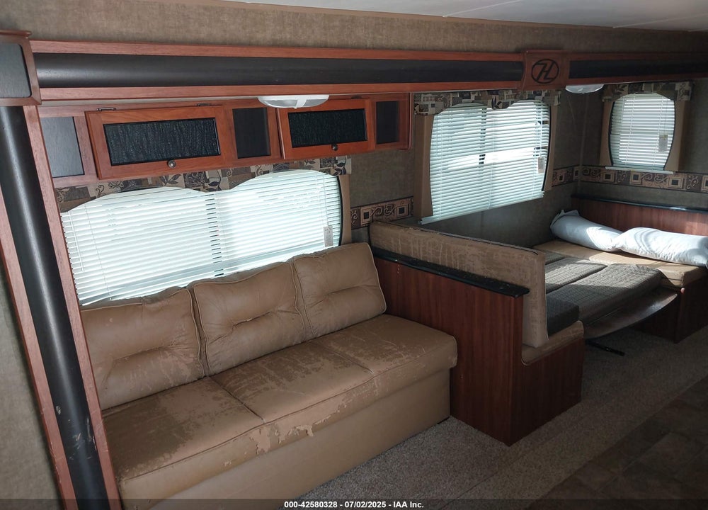2015 TRAIL RUNNER 25 RL VIN: 5SFEB292XFE285041
