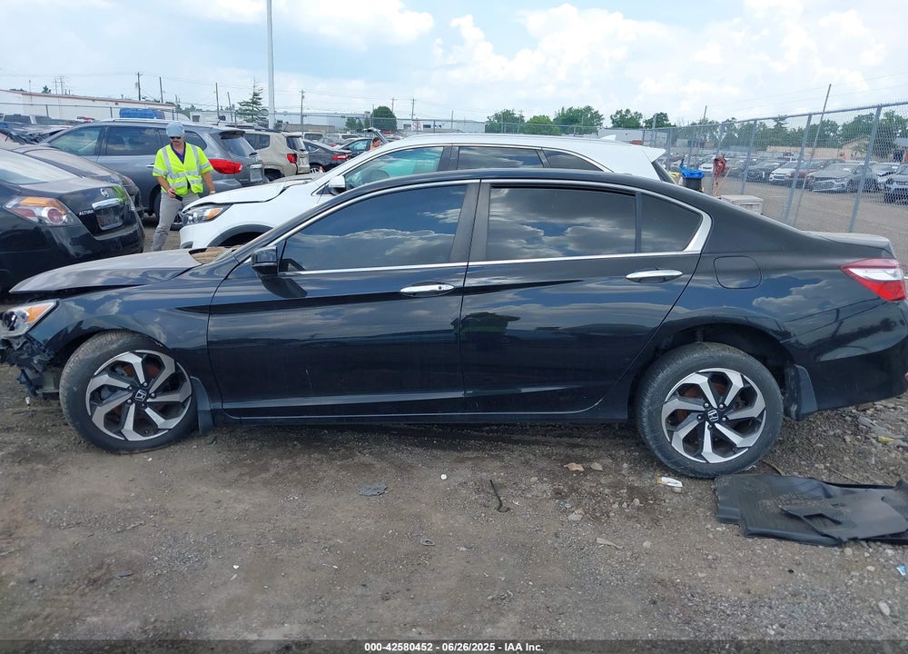 2016 HONDA ACCORD VIN: 1HGCR2F81GA042016