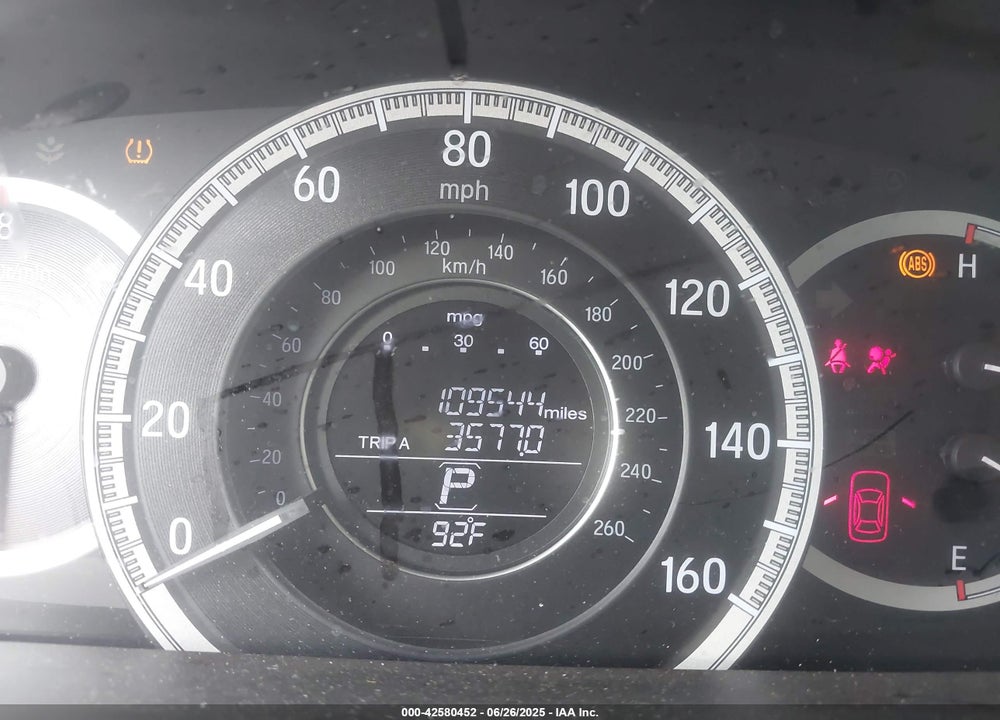 2016 HONDA ACCORD VIN: 1HGCR2F81GA042016