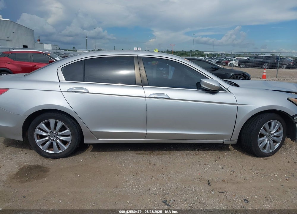 2011 HONDA ACCORD VIN: 1HGCP3F89BA010466
