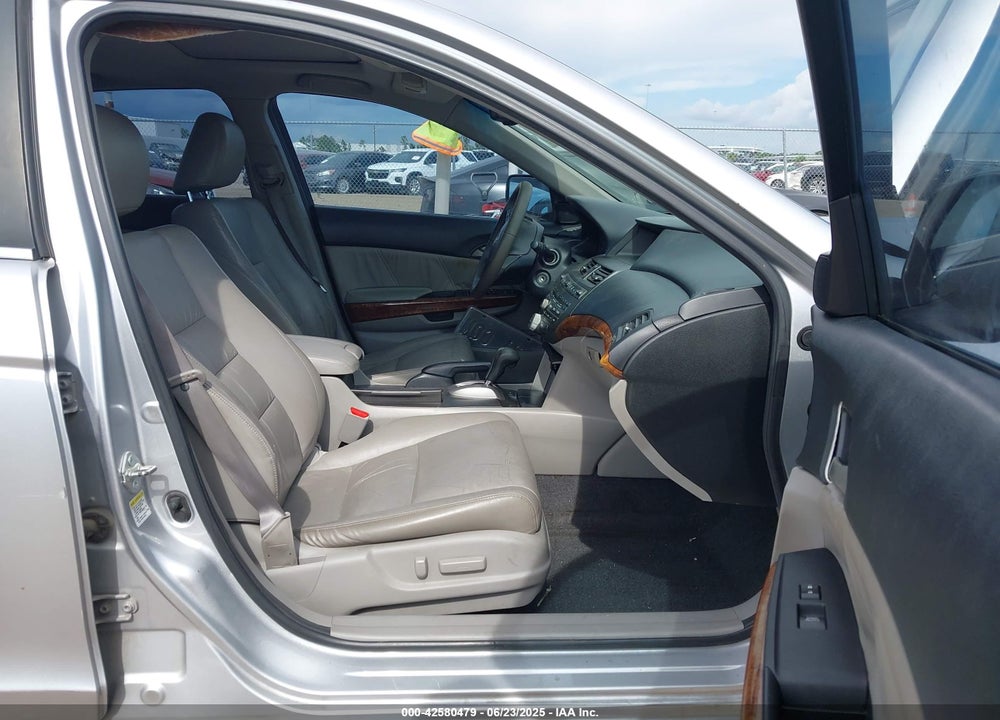 2011 HONDA ACCORD VIN: 1HGCP3F89BA010466