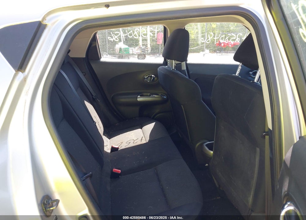 2011 NISSAN JUKE VIN: JN8AF5MVXBT006383