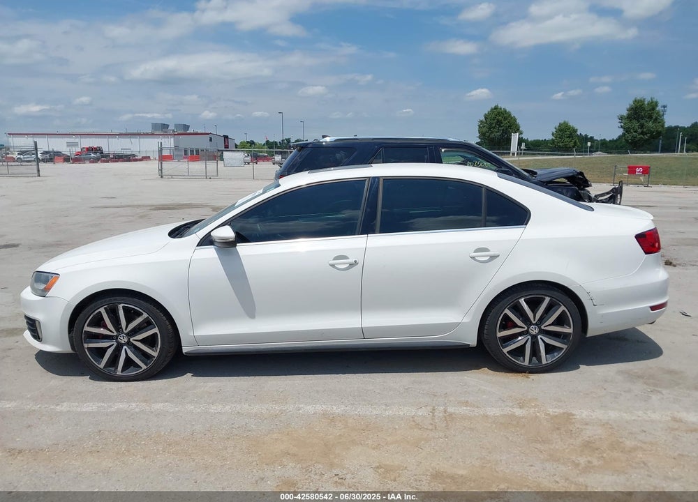 2013 VOLKSWAGEN JETTA VIN: 3VW567AJ7DM382323
