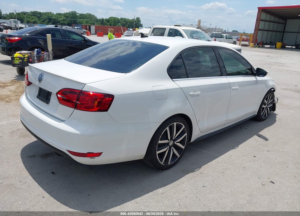 2013 VOLKSWAGEN JETTA VIN: 3VW567AJ7DM382323