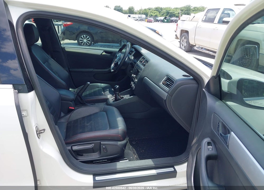 2013 VOLKSWAGEN JETTA VIN: 3VW567AJ7DM382323