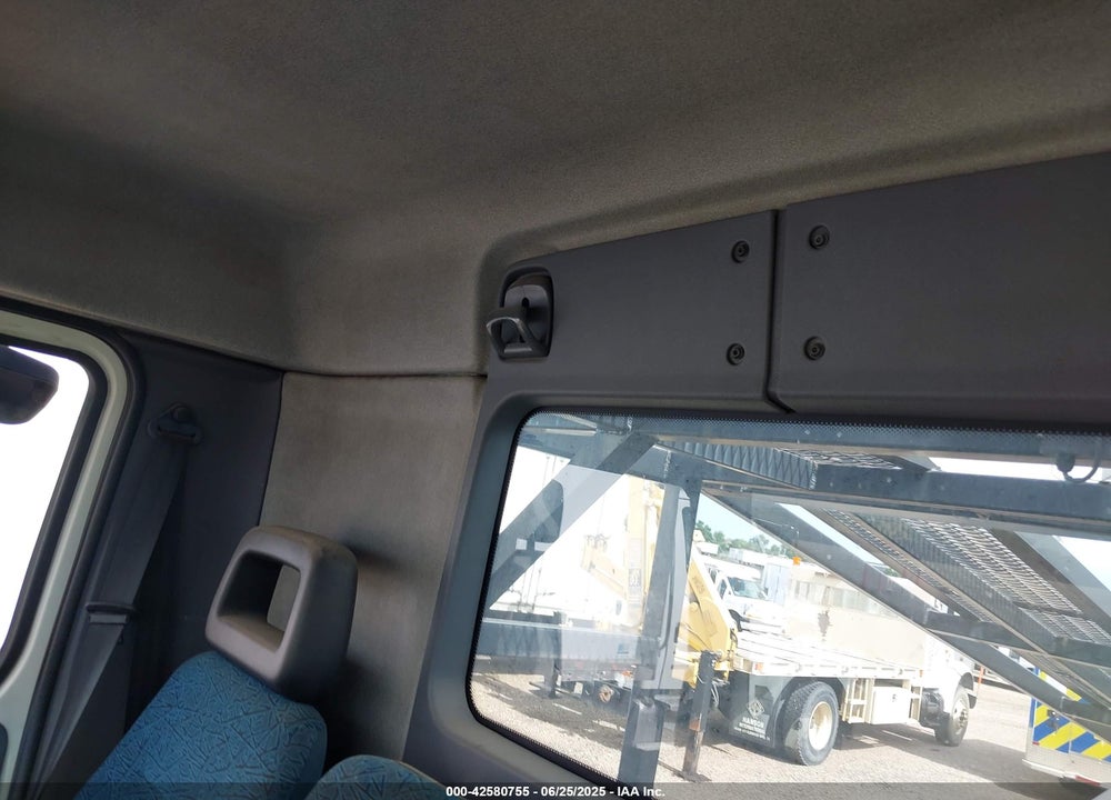 2007 KENWORTH COE K300 VIN: SBVVHY6X17L325530