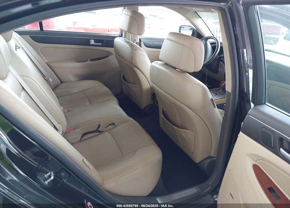 2013 HYUNDAI GENESIS VIN: KMHGC4DD4DU239992