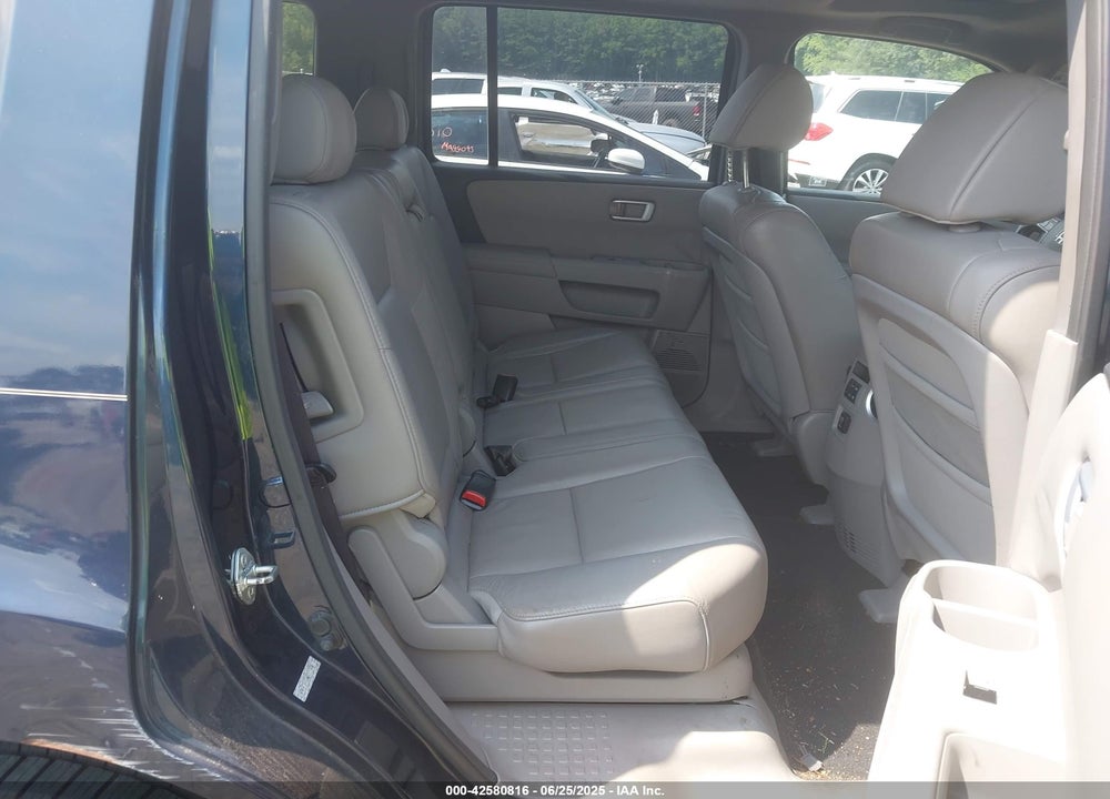 2010 HONDA PILOT VIN: 5FNYF3H51AB011398