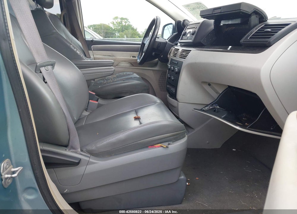 2010 VOLKSWAGEN ROUTAN VIN: 2V4RW3D10AR272619