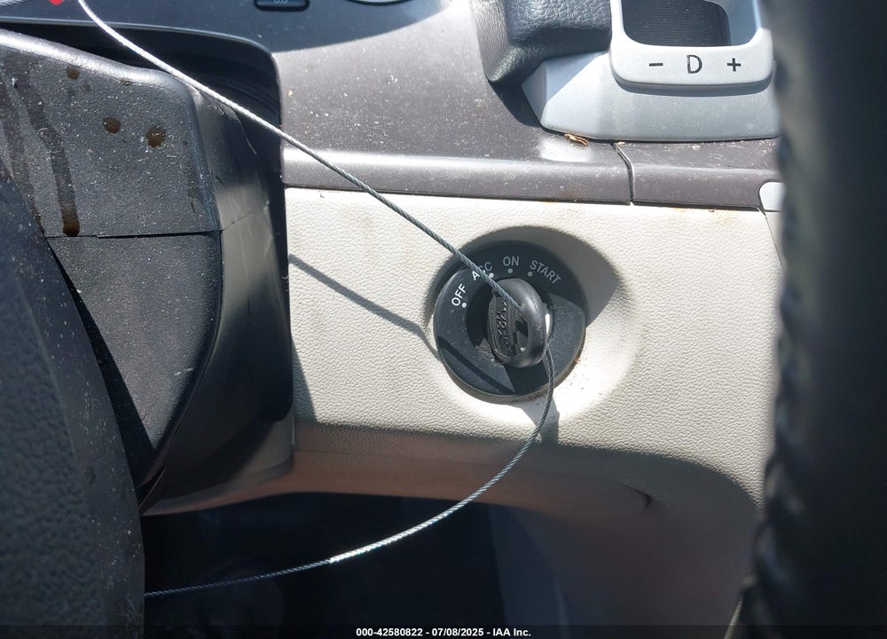 2010 VOLKSWAGEN ROUTAN VIN: 2V4RW3D10AR272619