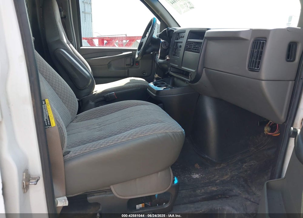 2006 CHEVROLET EXPRESS WORK VAN VIN: 1GCFG15X561230038