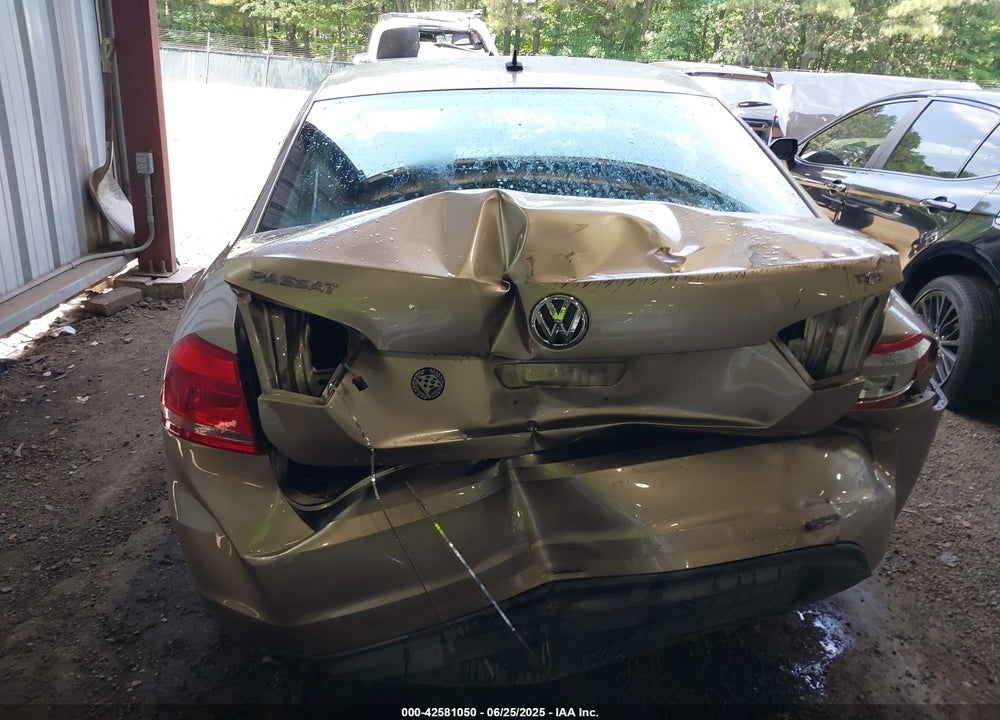 2015 VOLKSWAGEN PASSAT 1.8T S VIN: 1VWAT7A37FC028556