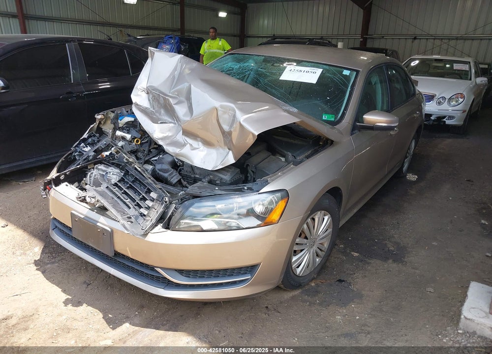 2015 VOLKSWAGEN PASSAT 1.8T S VIN: 1VWAT7A37FC028556
