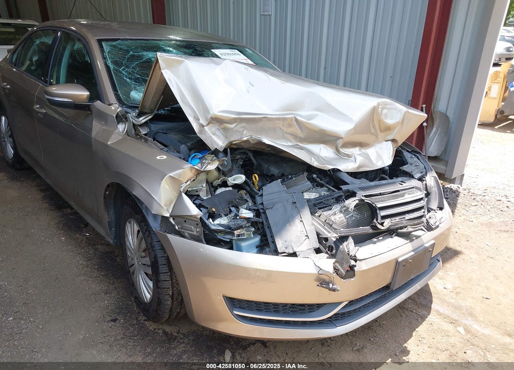 2015 VOLKSWAGEN PASSAT 1.8T S VIN: 1VWAT7A37FC028556