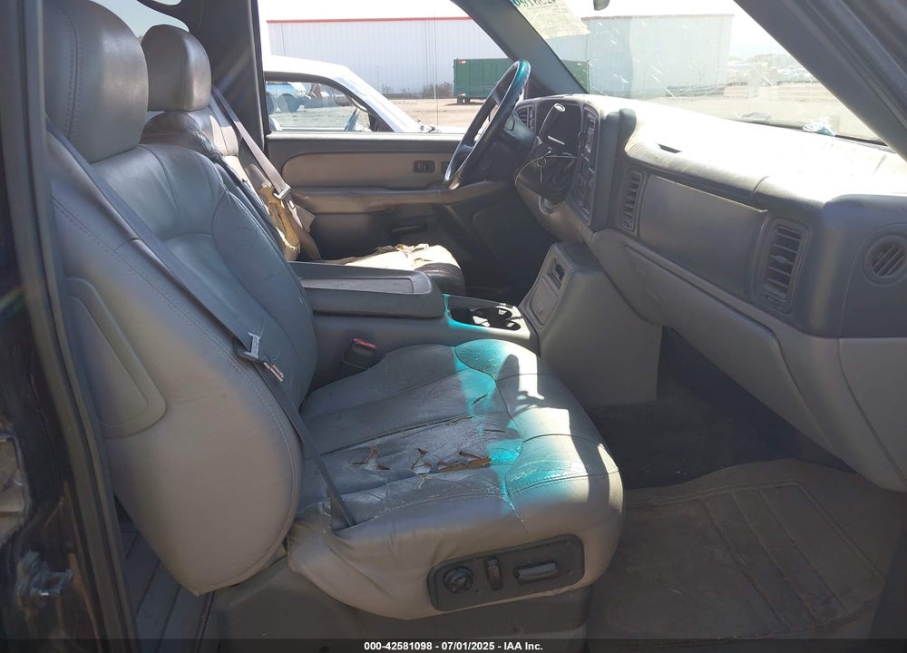 2001 CHEVROLET SUBURBAN 1500 LT VIN: 3GNFK16TX1G238776