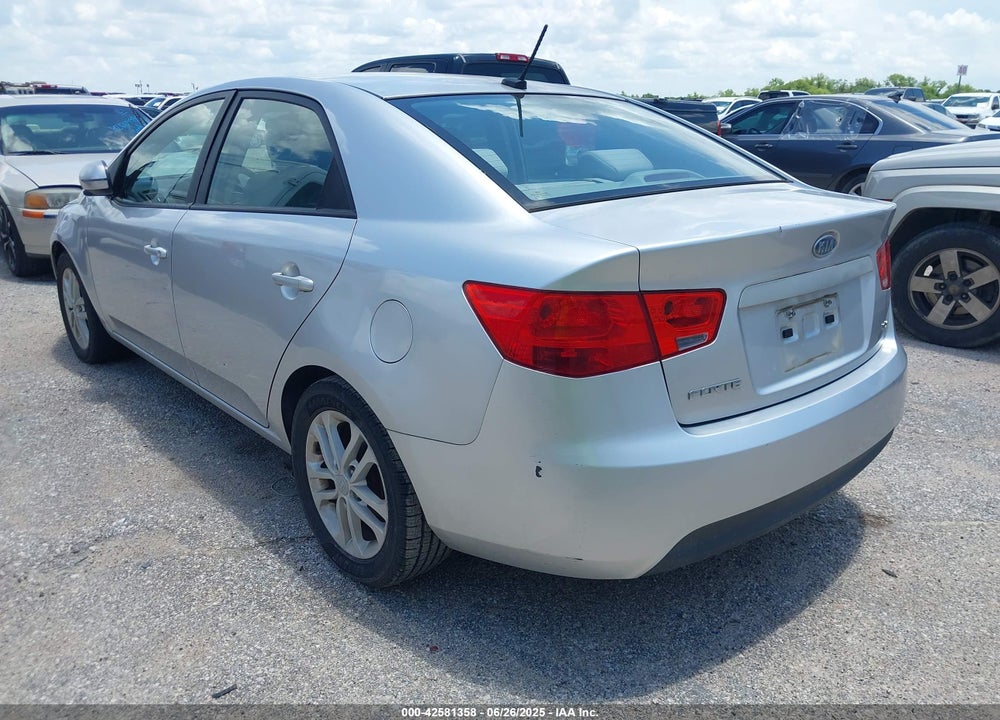 2011 KIA FORTE VIN: KNAFU4A20B5363407