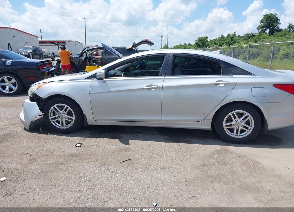 2013 HYUNDAI SONATA GLS VIN: 5NPEB4AC1DH737085
